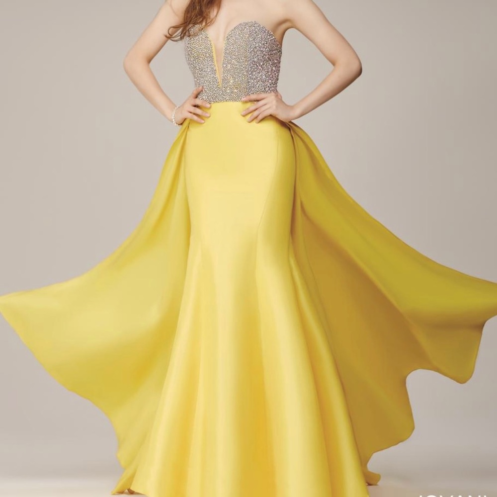 Jovani Size 12 in Black!